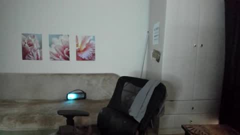 Snapshot of lumina_dark chatting on 04/04/26, 12:35 Lumi online show from 04/04/26, 12:35