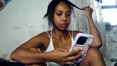 Luna online show from 02/11/25, 02:24