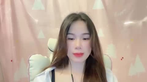 Snapshot of luna4739 chatting on 05/27/26, 12:07 Luna online show from 05/27/26, 12:07