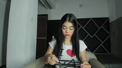 Snapshot of luna__02 chatting on 07/05/26, 12:01 Luna online show from 07/05/26, 12:01
