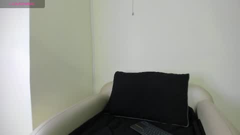 Snapshot of luna__02 chatting on 07/17/26, 11:17 Luna online show from 07/17/26, 11:17