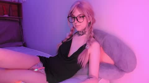 Snapshot of luna__allure chatting on 08/01/26, 11:03 Luna online show from 08/01/26, 11:03