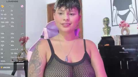 Luna online show from 10/03/25, 11:02