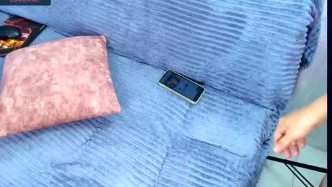 Snapshot of luna__logan chatting on 10/01/25, 03:45 luna__logan online show from 10/01/25, 03:45