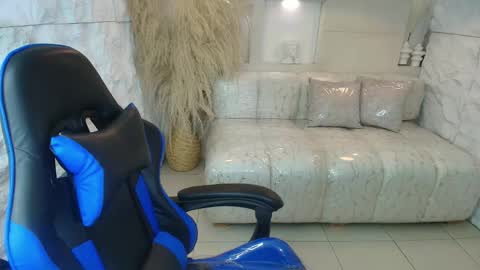 Snapshot of luna__r chatting on 09/17/25, 08:32 Luna online show from 09/17/25, 08:32