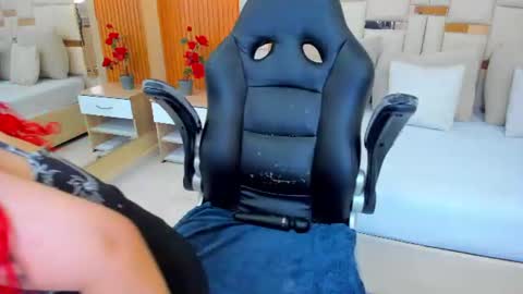Snapshot of luna__vegga chatting on 07/31/26, 05:23 Luna online show from 07/31/26, 05:23