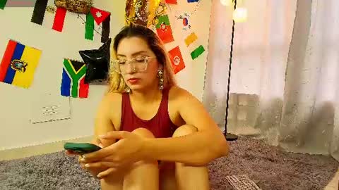 luna__velvet online show from 06/24/26, 12:48