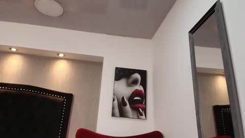 Luna And Titan  online show from 01/10/26, 01:02