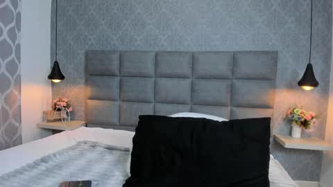 Luna online show from 11/22/25, 11:09