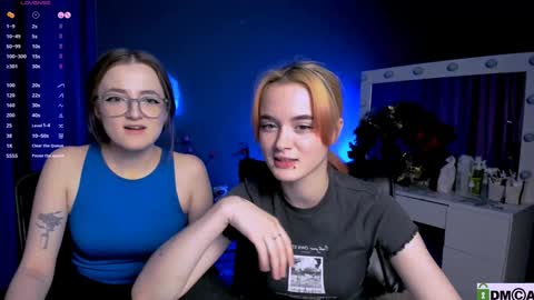 luna_berryy online show from 01/30/25, 08:42