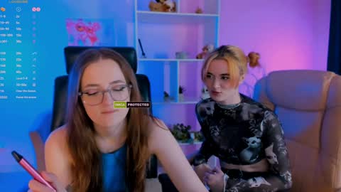 luna_berryy online show from 02/08/25, 11:34