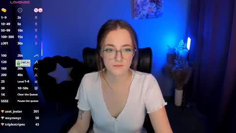 luna_berryy online show from 02/22/25, 11:24