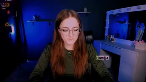 luna_berryy online show from 03/10/25, 08:34