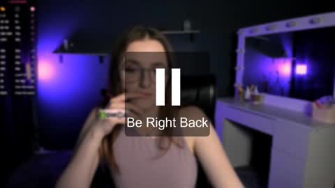 luna_berryy online show from 03/12/25, 12:31