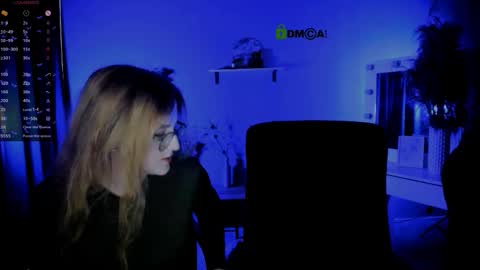 luna_berryy online show from 09/14/25, 07:02