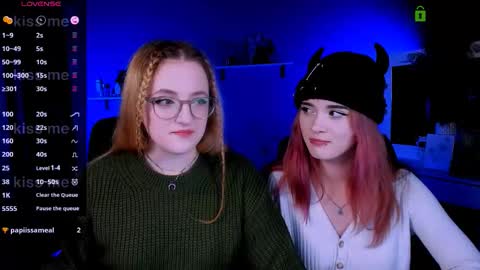 luna_berryy online show from 10/03/25, 07:22