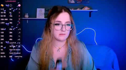 luna_berryy online show from 10/11/25, 07:45