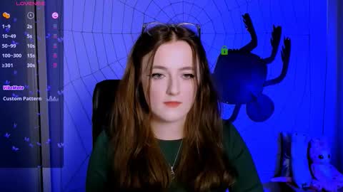 luna_berryy online show from 10/29/25, 08:43