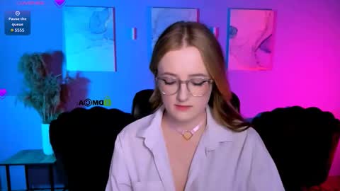 luna_berryy online show from 03/04/26, 08:26