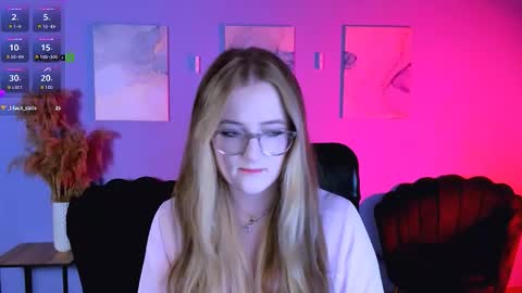 luna_berryy online show from 03/07/26, 08:28