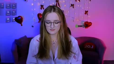 luna_berryy online show from 03/18/26, 08:23