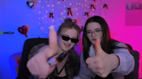 luna_berryy online show from 04/18/26, 07:58