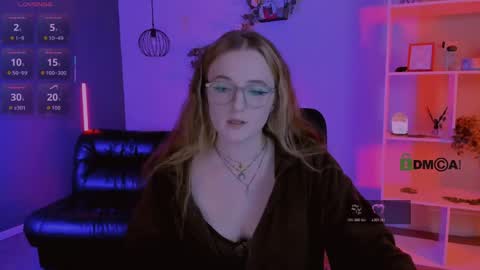 luna_berryy online show from 04/21/26, 07:17