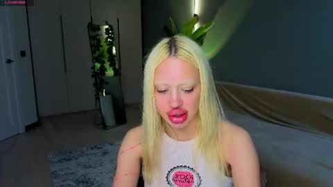 Snapshot of luna_beverly chatting on 06/14/26, 02:24 luna_beverly online show from 06/14/26, 02:24