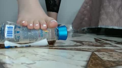 Snapshot of luna_bluebery chatting on 10/24/25, 04:09 Luna--Blueberry online show from 10/24/25, 04:09