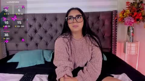 luna_cute14 online show from 04/10/26, 08:57