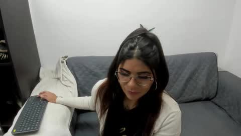 luna  online show from 11/22/25, 11:09