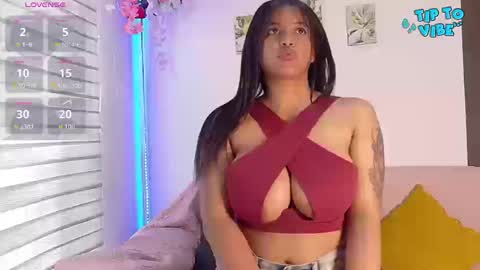 Snapshot of luna_ebony1 chatting on 09/23/25, 02:42 Couple X online show from 09/23/25, 02:42