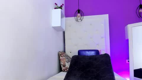 Luna online show from 11/23/25, 11:43