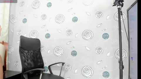 Luna Eva online show from 10/24/25, 02:13