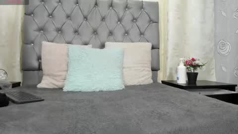 Luna Eva online show from 04/27/26, 02:15