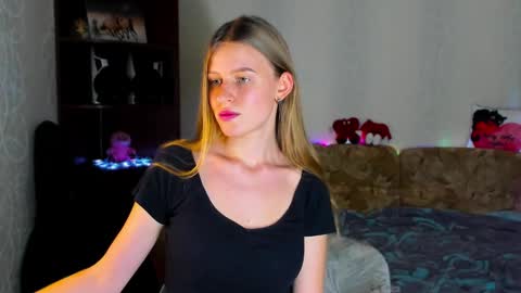 luna_evan online show from 01/21/25, 02:15