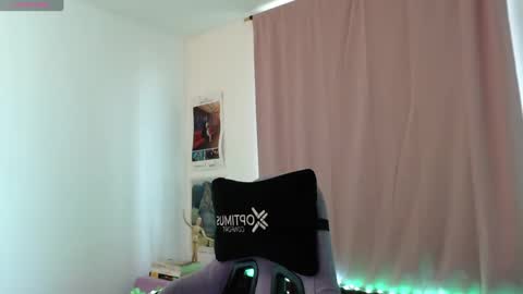 Snapshot of luna_gomez92 chatting on 09/17/25, 12:51 Luna Gomez online show from 09/17/25, 12:51