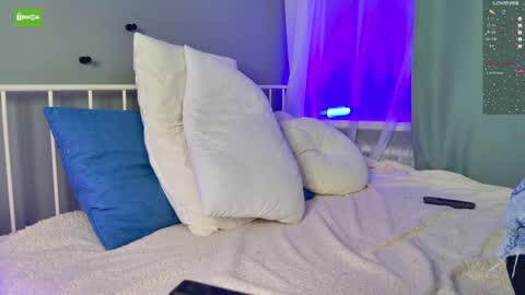 Snapshot of luna_helga chatting on 05/29/26, 06:33 Luna online show from 05/29/26, 06:33