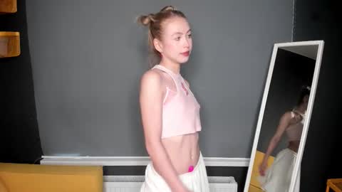 Snapshot of luna_helles chatting on 02/28/26, 09:54 Elizabeth online show from 02/28/26, 09:54