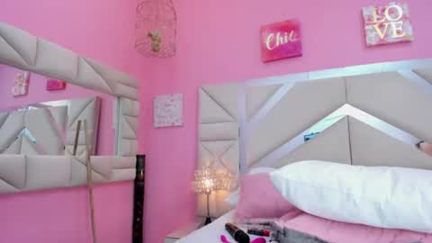luna_hix online show from 06/25/26, 12:32