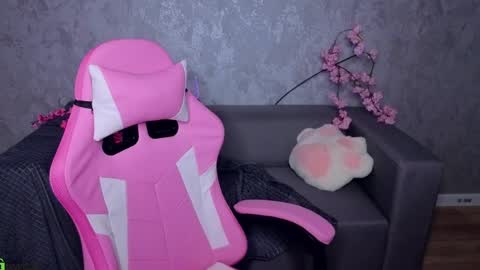 Luna Host online show from 05/18/26, 12:18