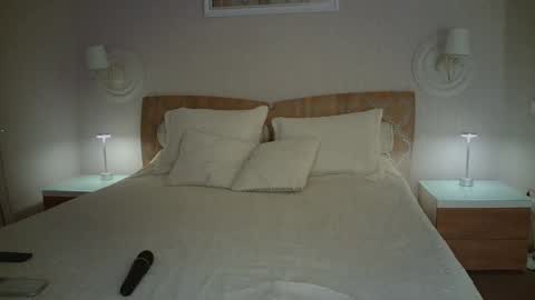 luna_hoti online show from 12/04/25, 02:21