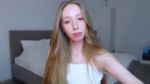 Luna online show from 01/13/25, 03:34