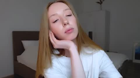 Luna online show from 01/20/25, 02:32