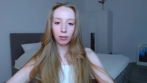 Luna online show from 02/06/25, 03:16