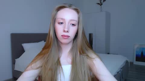 Luna online show from 02/16/25, 07:49