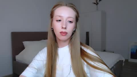 Luna online show from 02/20/25, 02:40