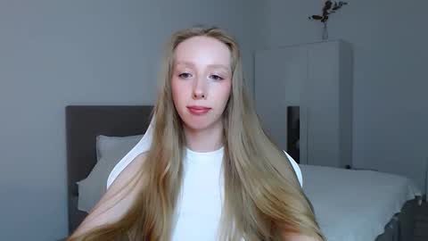 Luna online show from 09/13/25, 07:02