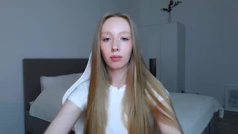 Luna online show from 09/17/25, 08:10