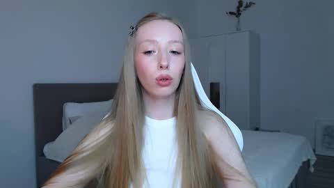 Luna online show from 10/23/25, 08:51